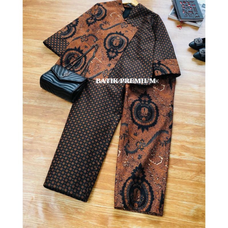 SETELAN BATIK MODERN INDONESIA