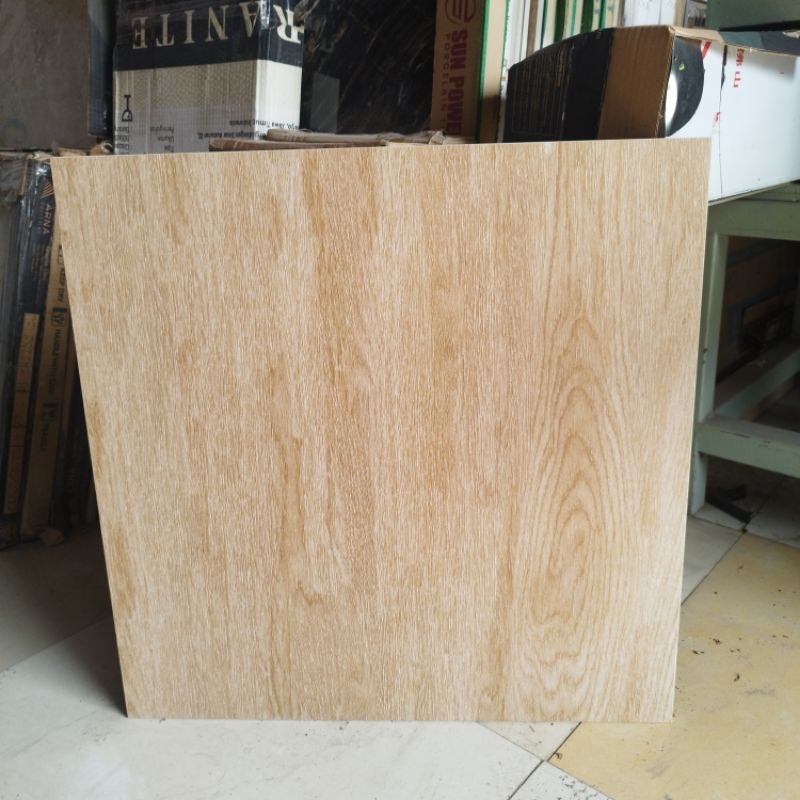 granit lantai motif kayi akasia beige uk 60×60