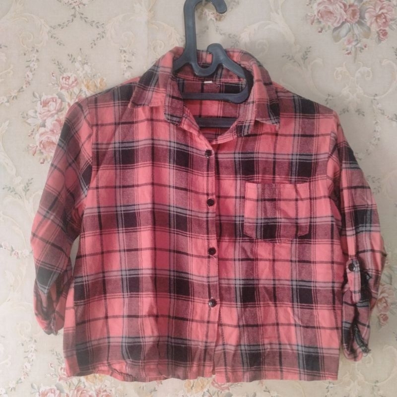 preloved kemeja crop wanita kotak kotak pink
