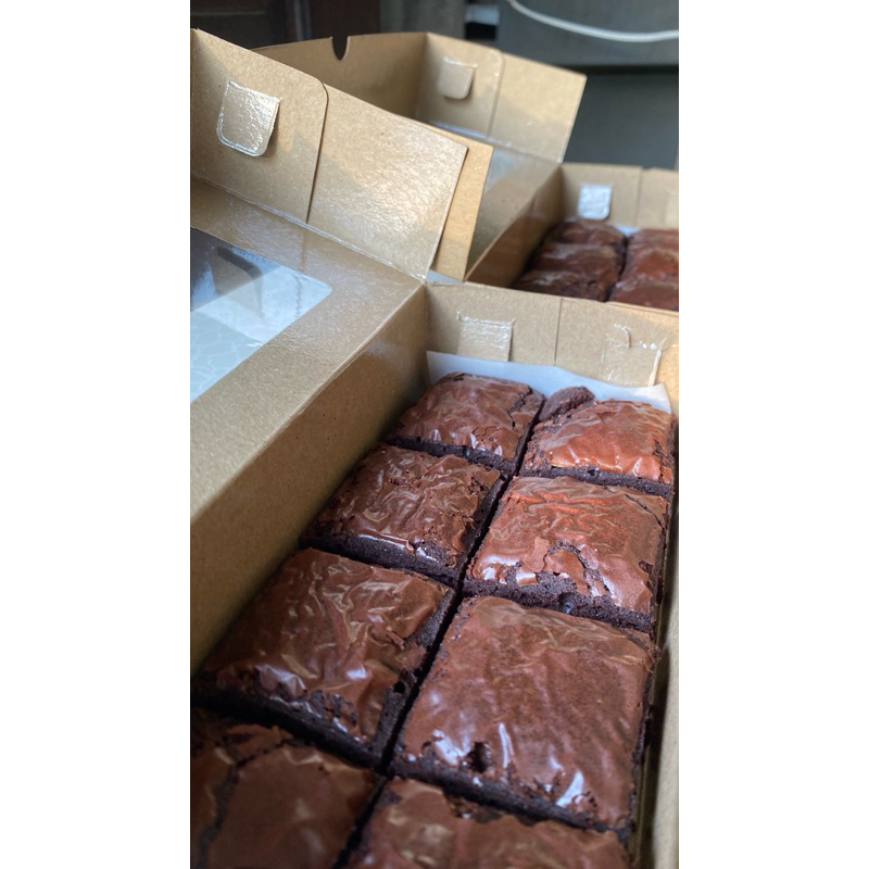 

FUDGY BROWNIES 20 x 10