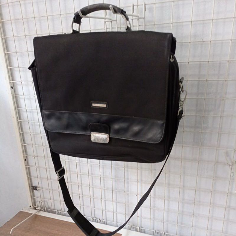 UNITED COLORS OF BENETTON briefcase-preloved -alas8x35cm tinggi 27cm