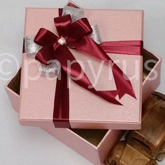 

Terbatas PAPYRUS 15x15 Tinggi 5cm Kotak Kado Gift Box