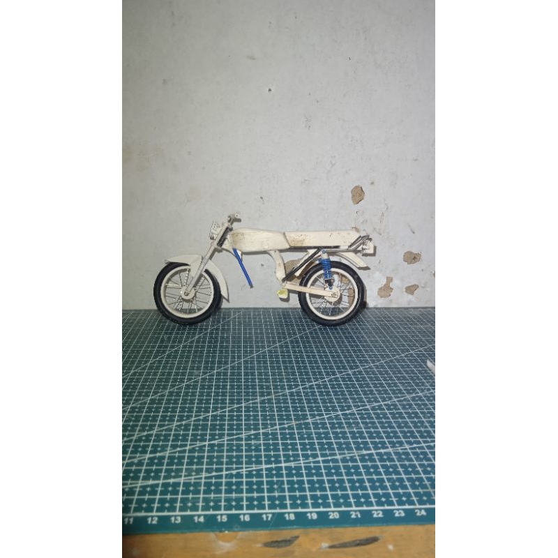 MINIATUR GL 100 BELUM ADA MESIN