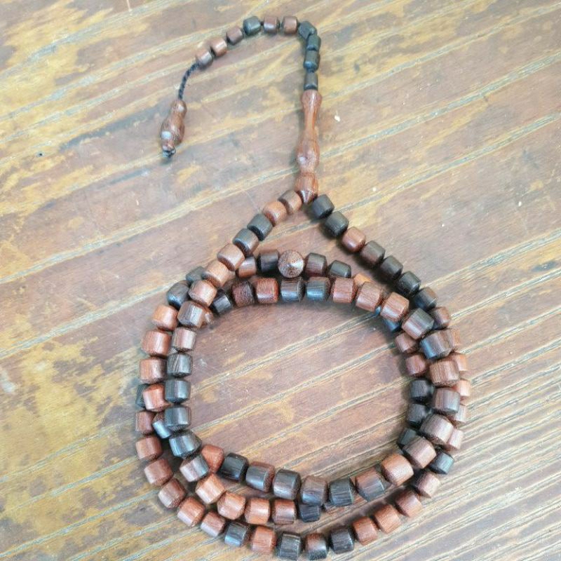 tasbih  kayu ulin timbul / ulin manang  size 8.mm tasbih khas kalimantan