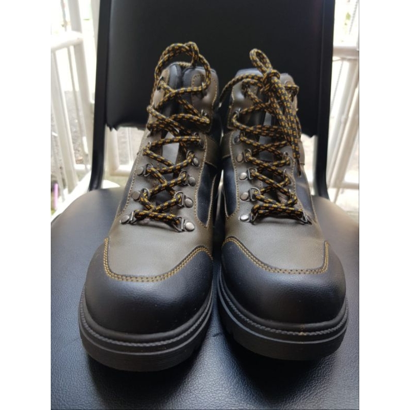 [BELUM TERPAKAI] Sepatu Boots Bertali AdorableProjects