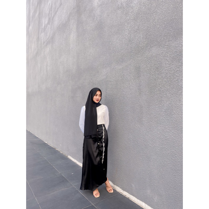Luna  skirt/ skirt kekinian / skirt silk