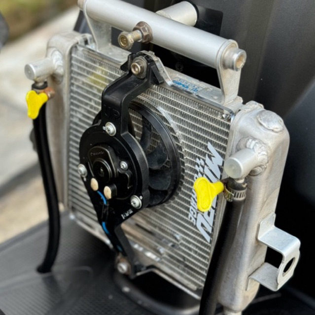 Tutup radiator akrilik gsx tebal 5mm bening transparan