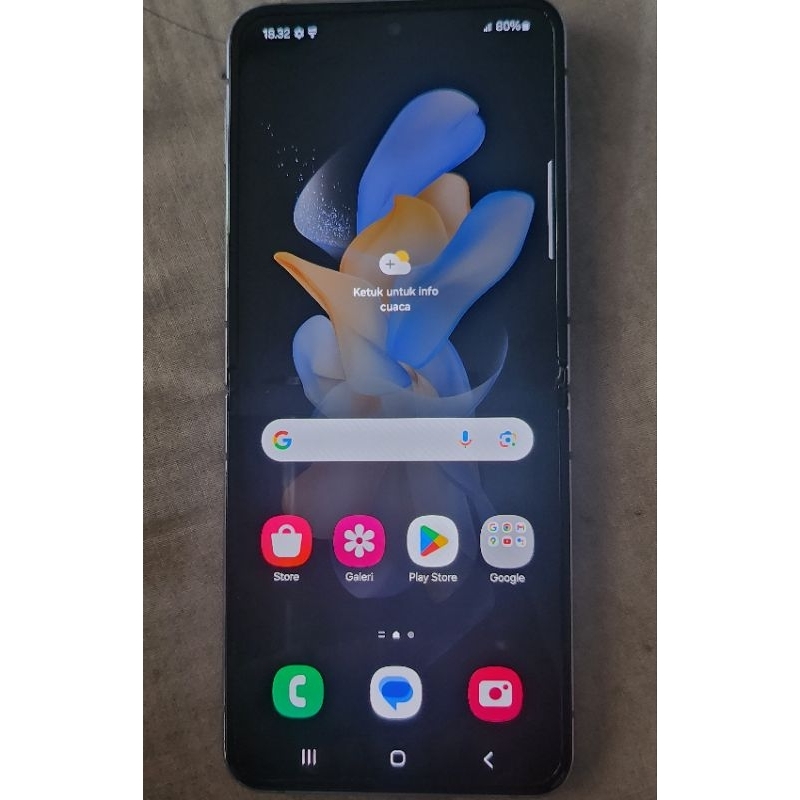 HANYA LCD z flip 4 minus mulus