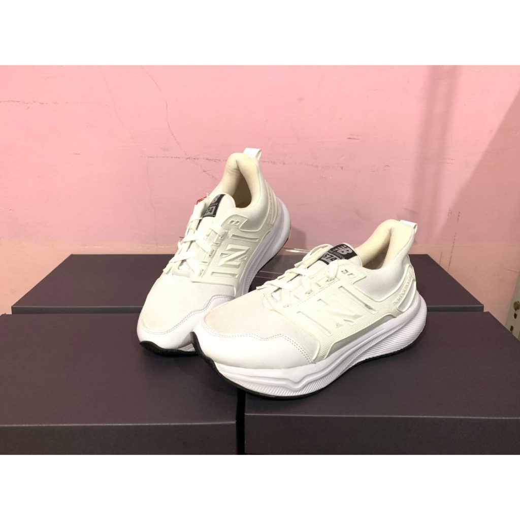 Sepatu Sneakers Casual Running Pria Wanita NewBalance White Sporty