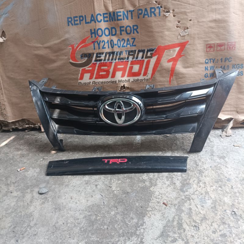 gril dan cover trd fortuner vrz 2017 sd 2020 type TRD hitam