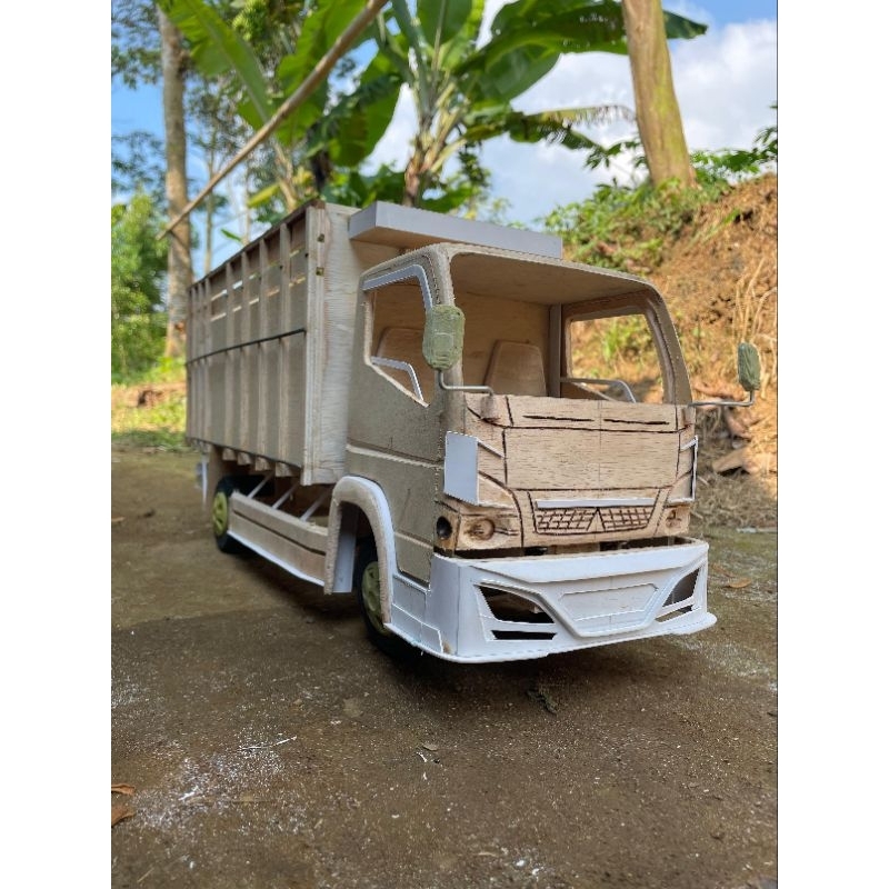 Miniatur Truk Canter Herek Skala 12 Spek Racing Canter Cabe