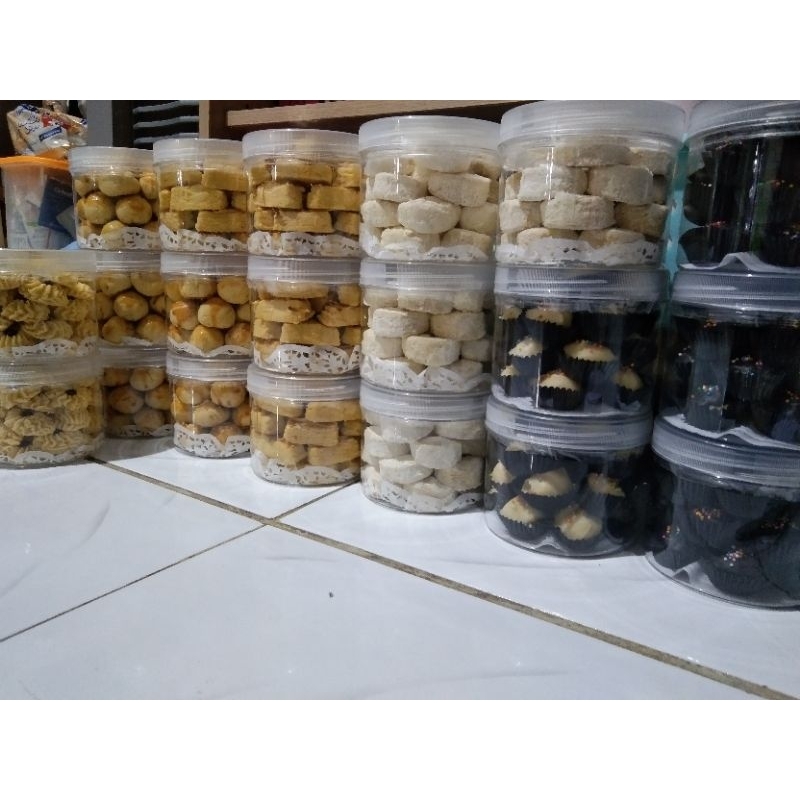 

Butterin cake & cookies / kue kering lebaran / hampers lebaran / 3 toples 140 ribu