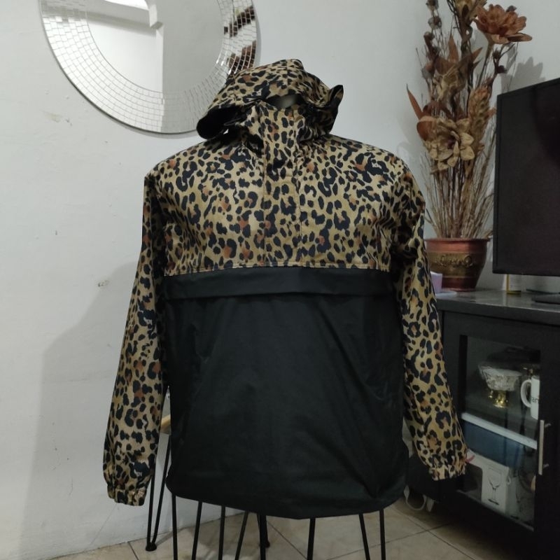 JAKET CAGOULE PRIA WANITA LEOPARD WATERPROOF OUTDOOR BAHAN NYLON