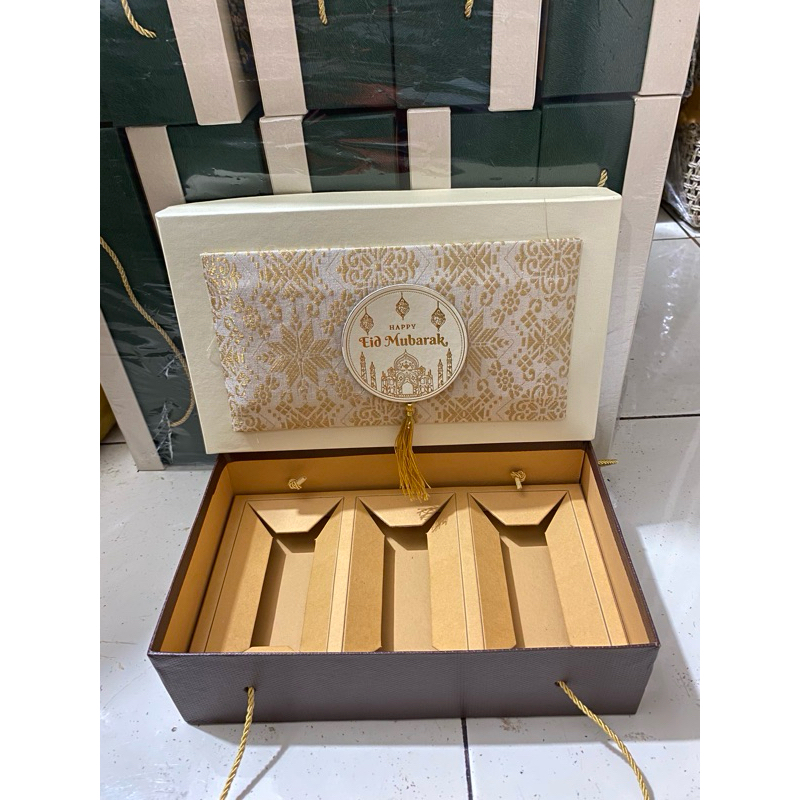 

bok hampers lebaran/bok hampers kue kering/bok hampers toples hartop/bok hampers sekat/bok songket