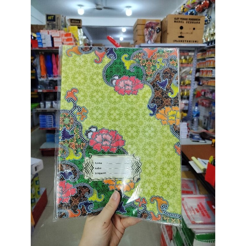 

Sampul Buku Kertas Boxy Simpaty Batik ( isi 20 lembar)