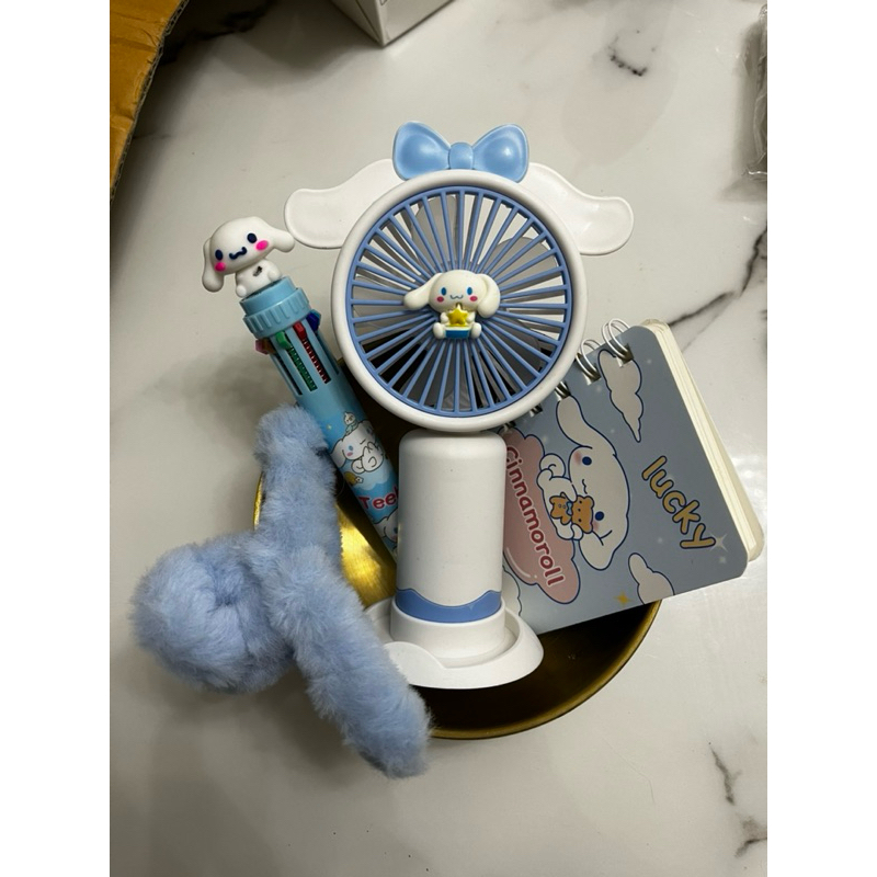 

paket sekolah sanrio pulpen kipas portable jepit bulu notebook