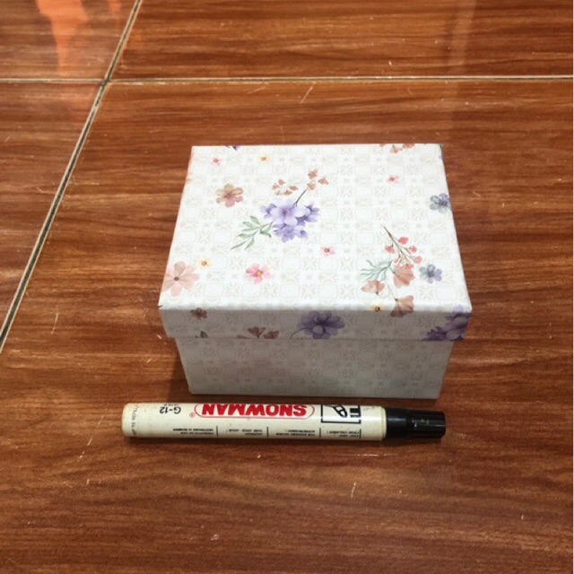 

Box Hampers - Kotak Kado - Kotak Mukena Parasut - Box Tebal