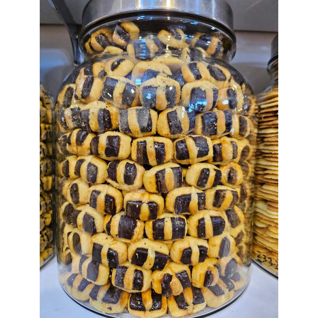 

Kue Cokelat Sepatu Wisman // Kue Sepatu Wisman (Free Ongkir Jabodetabek min 1Kg)