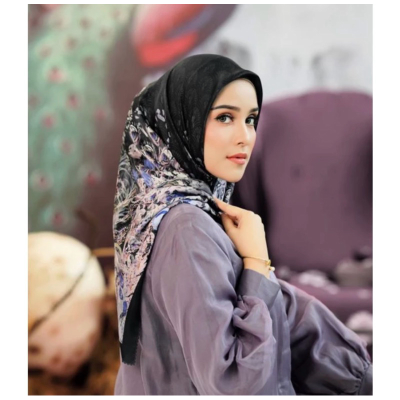 Hijab Segiempat Edera Motif  Buttonscarves Lasercut Titik 3