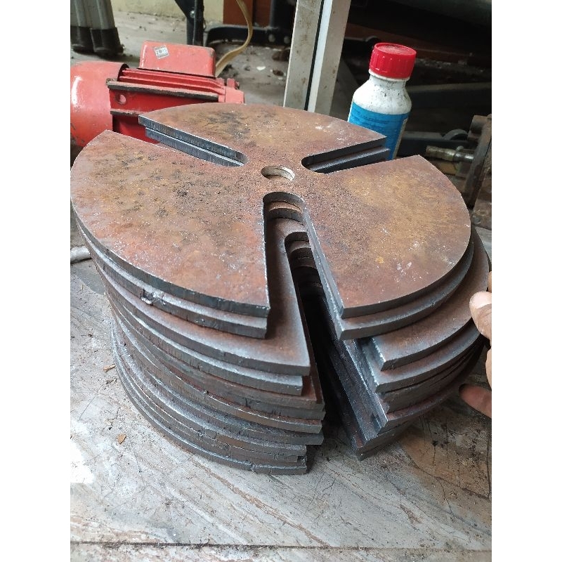 Plat besi bulat tempat pisau mesin  chooper pencacah rumput 9mm 300mm