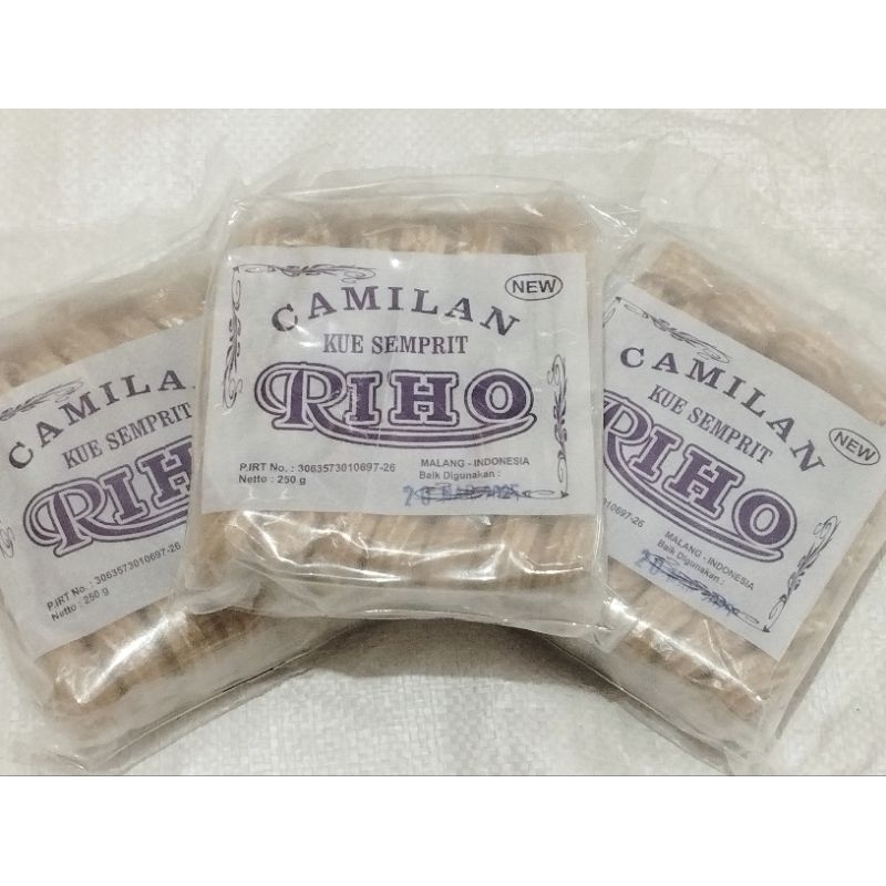 

Camilan Kue Semprit Riho netto 250 gram