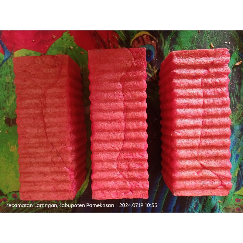 

ROTI BAKAR BANDUNG KASINO | DELICIOUS TASTE RASA STRAWBERRY MERAH MAROON ( UKURAN 20X8X8 )