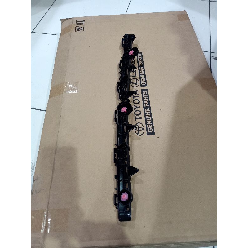Breket Bemper belakang Innova Zenix original