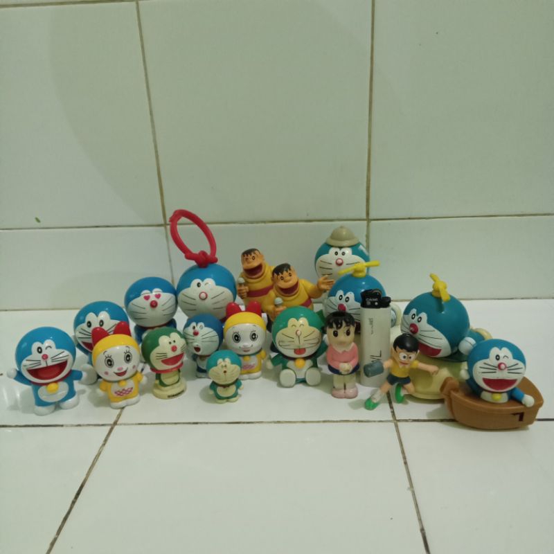 take all paket mainan figure doraemon