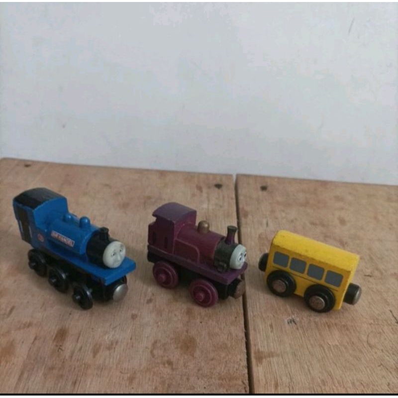 kereta Thomas kayu magnet