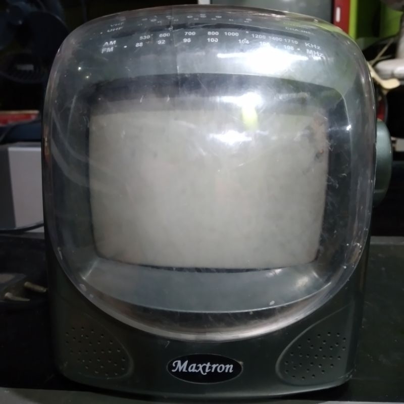 TV jadul maxtron 7inch hitam putih kondisi off cek vedeonya