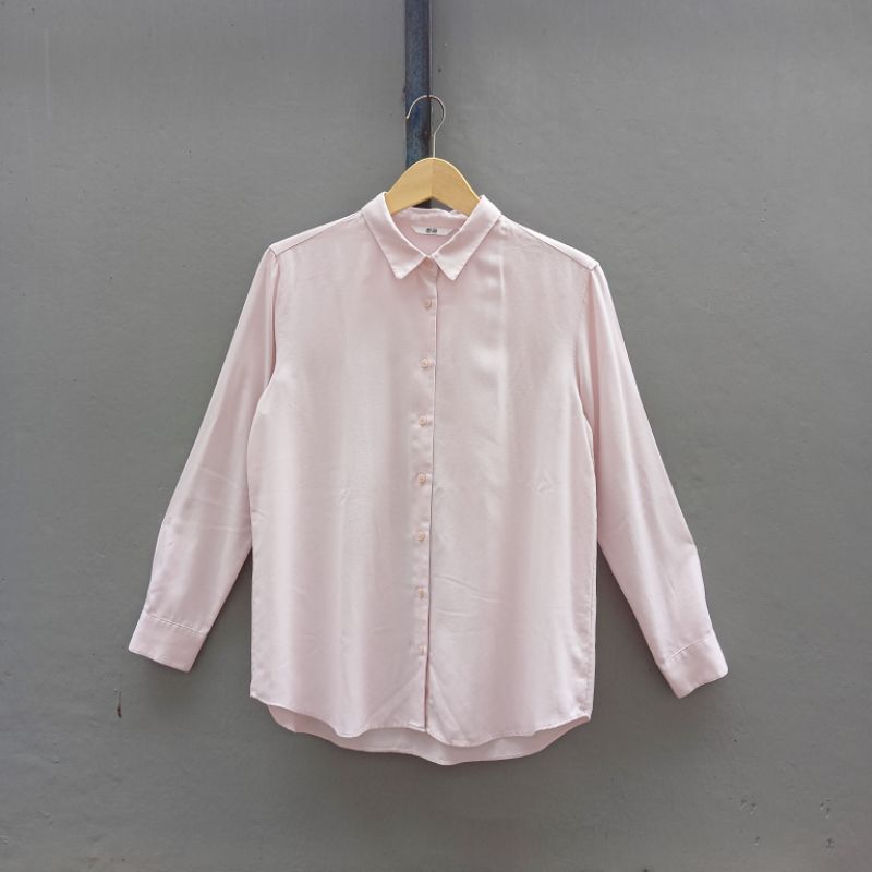 UNIQLO KEMEJA BABY PINK