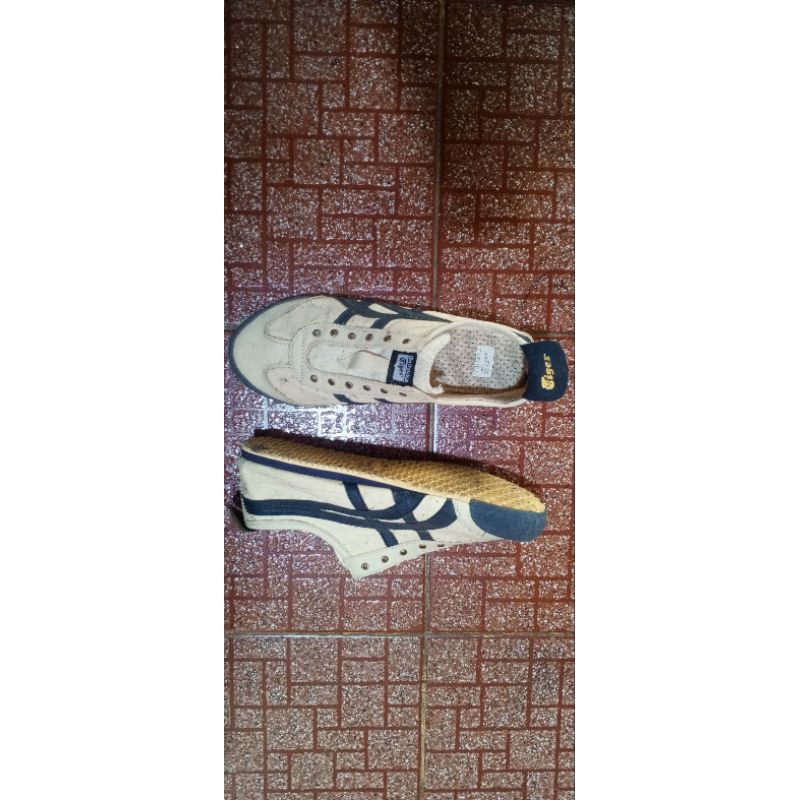 sepatu/ preloved/ balenciaga/ balen/ original/ sneaker/ sneakers/ branded/ onitsuka/ onit/ tiger