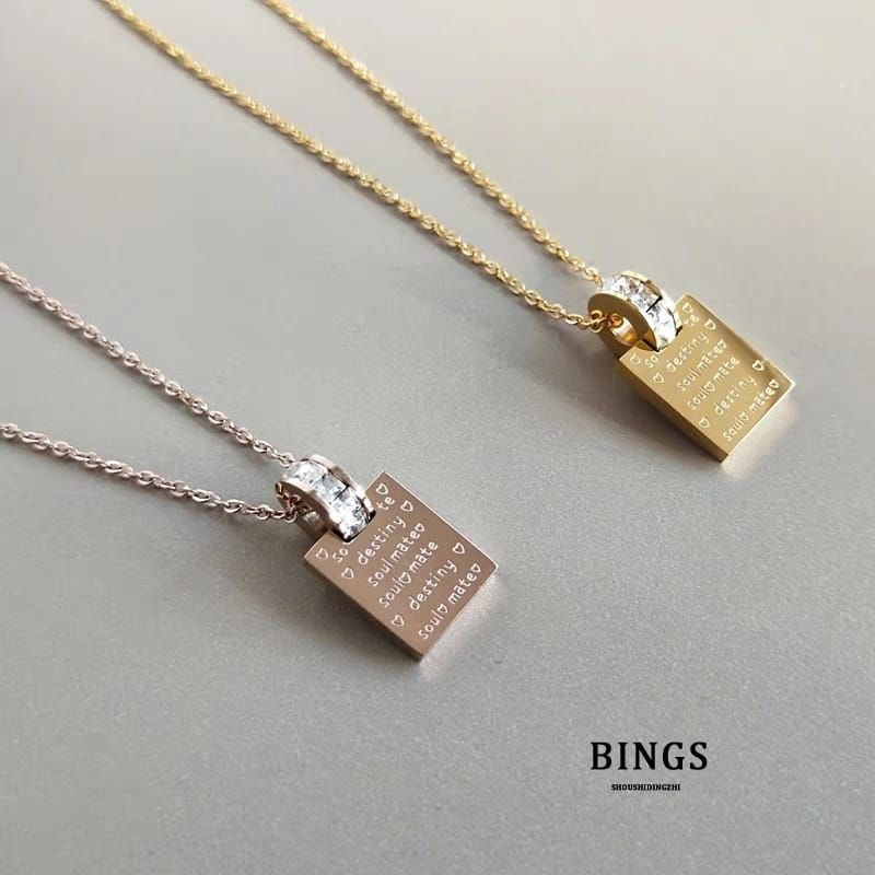 kalung wanita titanium kotak tulisan ring