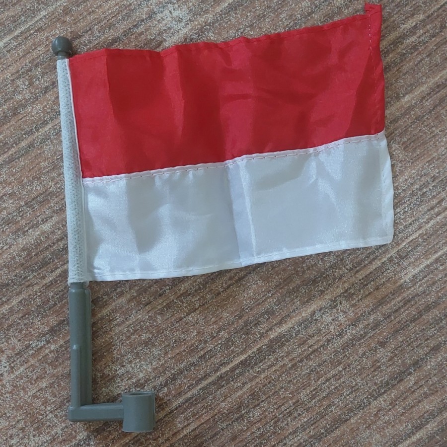 Tiang bendera mobil