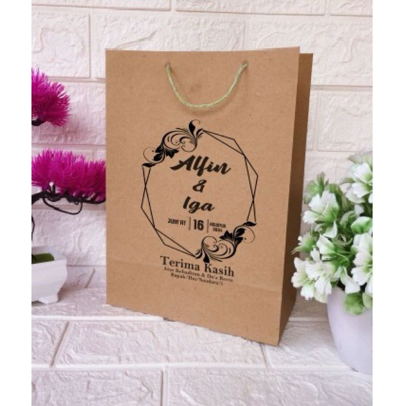 

(Paket 12pcs) Paperbag Custom nama/sablon ukuran 21x13x27 |Tas Kado |Tas Souvenir
