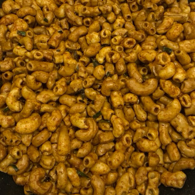 

Makaroni Bantet pedas daun jeruk 250 gr