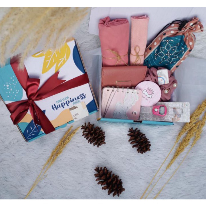 

Terlaris Hampers Hijab Gift box Bella Square premium Kado UltahKado Wisuda Request Warna