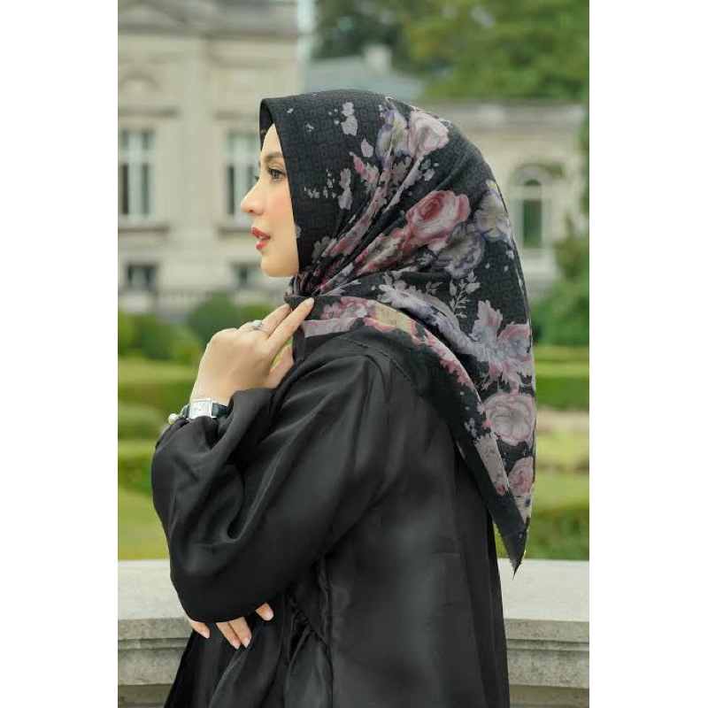 Buttonscarves Blume Series Jet Set