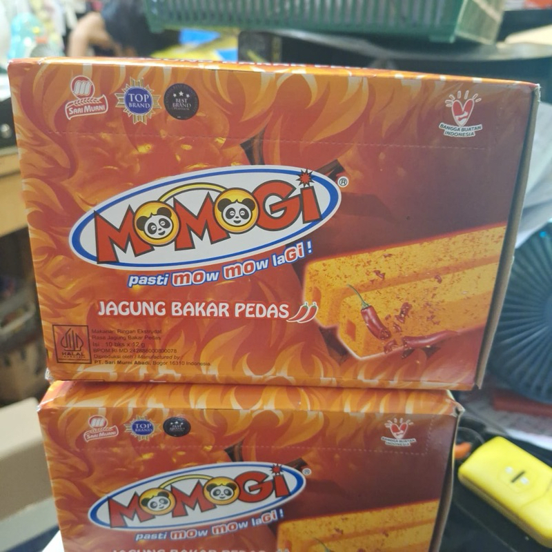 

MOMOGI rasa jagung bakar pedas 12 gram box