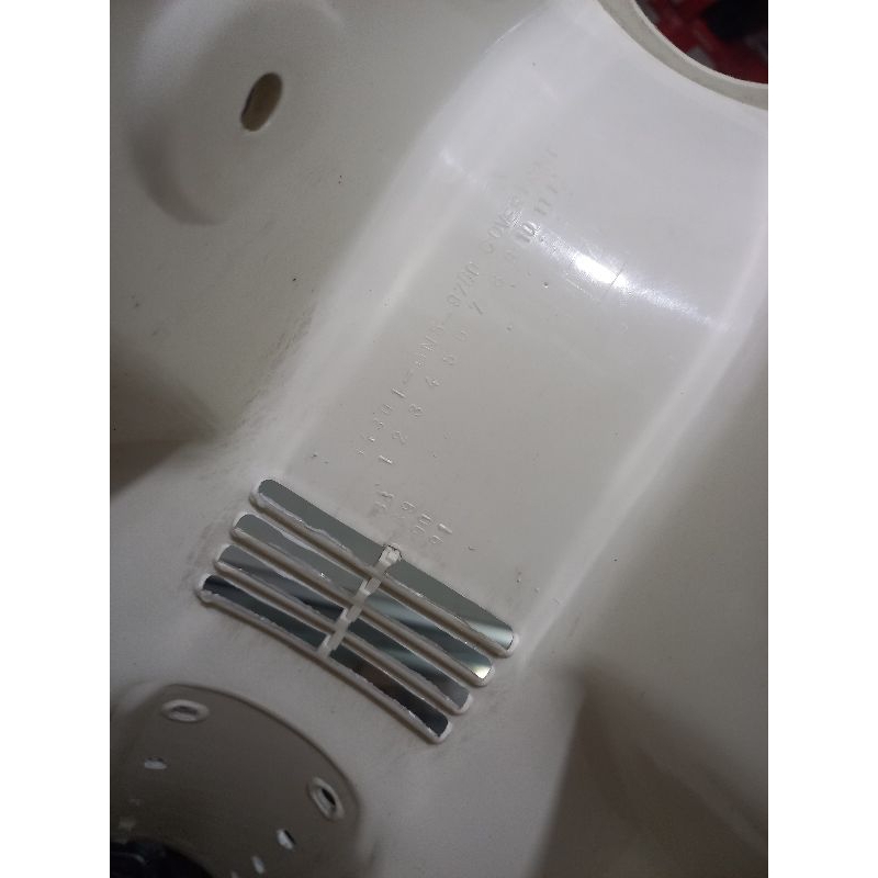 SAYAP TEBENG LEGSHIELD LEKSIL LEGSIL PUTIH HONDA ASTREA PRIMA ORIGINAL ASLI 64301-GN5-970ZA