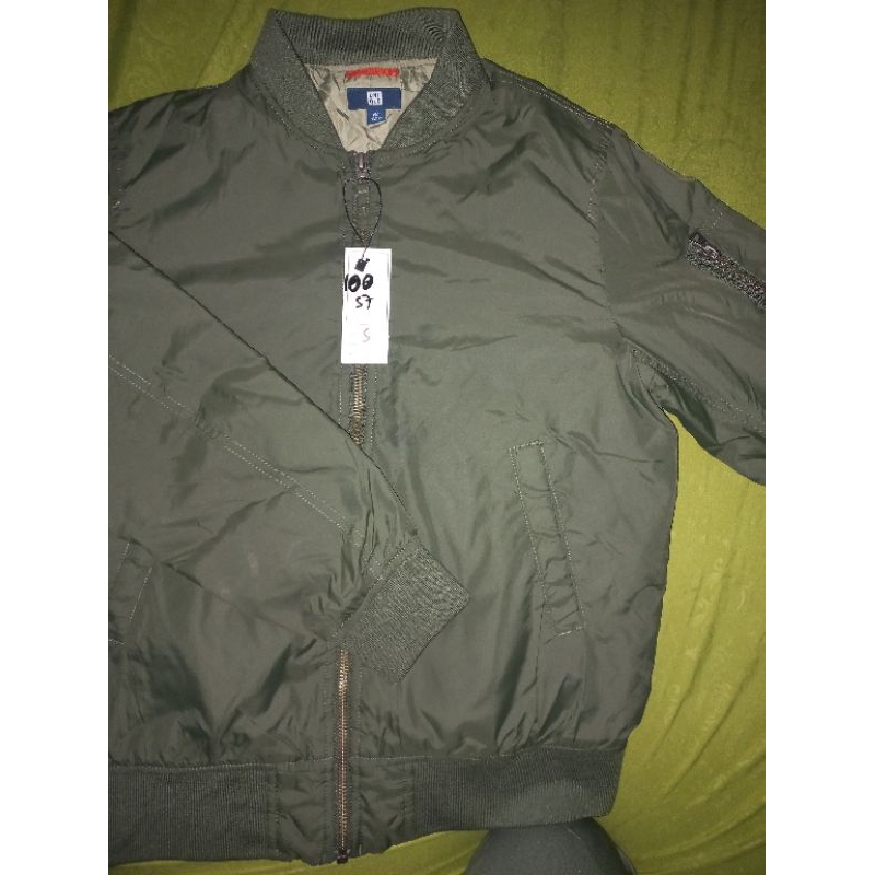preloved  bomber uniqlo