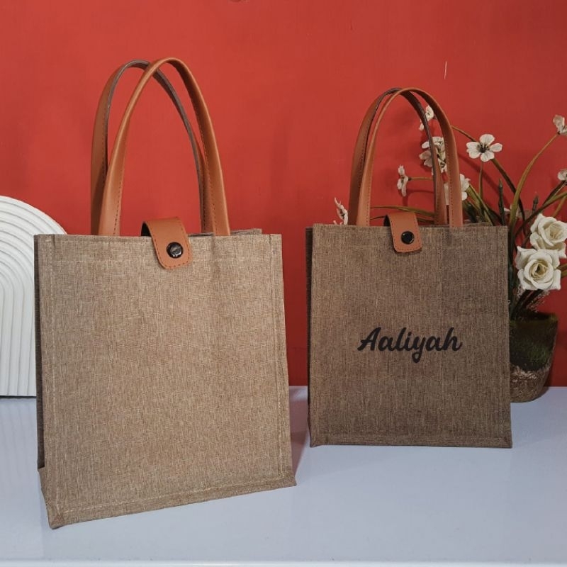 

Handbag Size S Denim Waterproof dengan custom nama / Tas Bingkisan / Tas Kado / Tas Hampers / Tas Murah