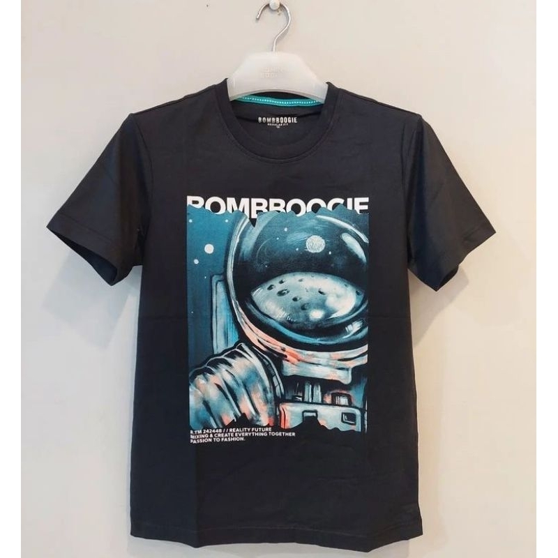 Bombboogie Kaos Pendek Pria Regular Fit RhtL 12D91B4BK Original