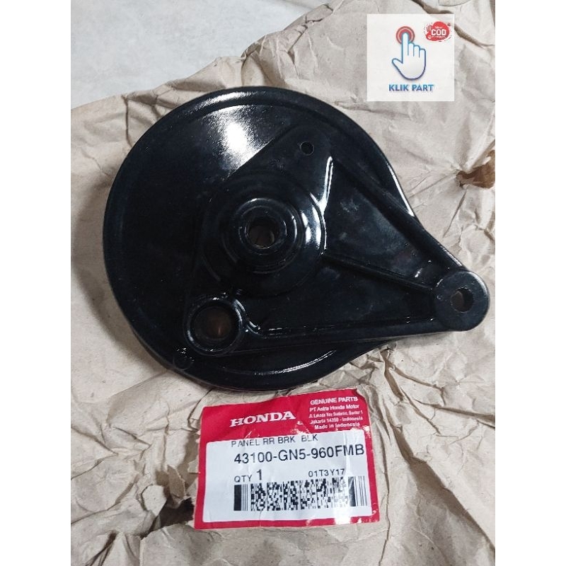 43100-GN5-960FMB panel RR brake tutup tromol belakang grand hitam metalic