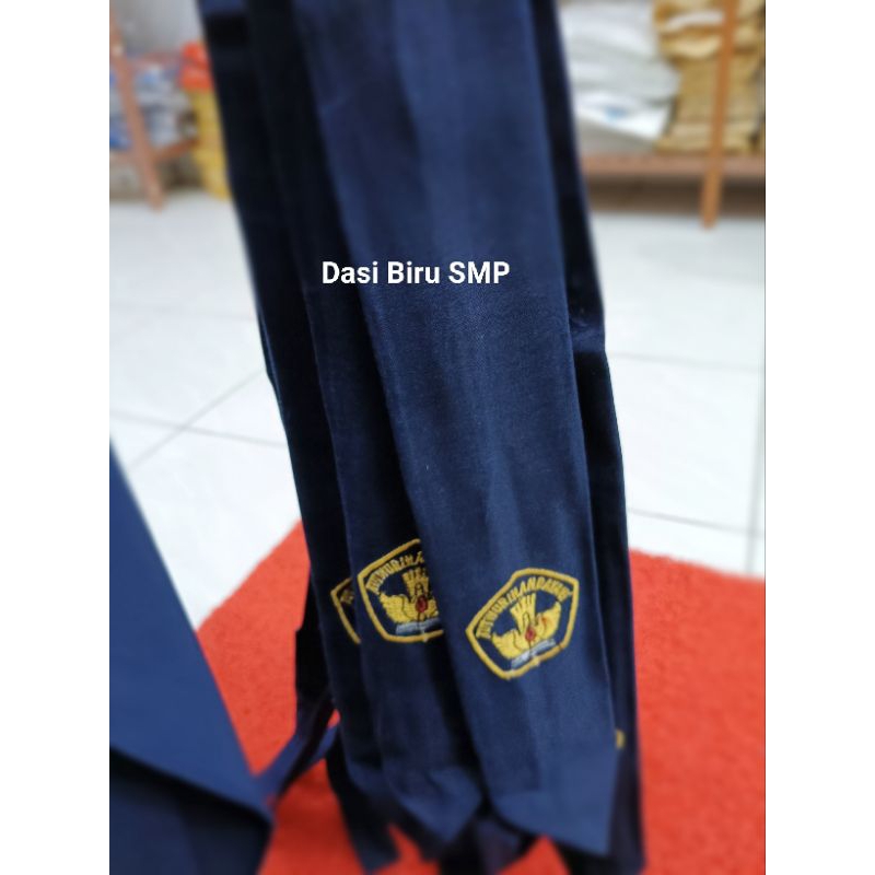 Dasi Biru SMP