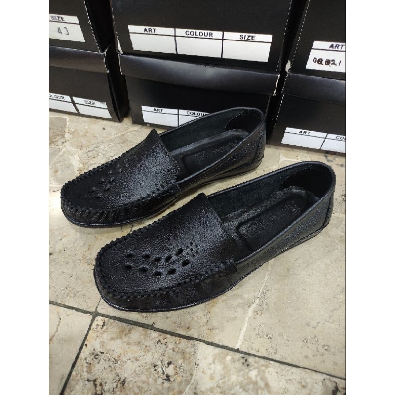 Sepatu Kasual Moccasin Kulit Slip On Wanita
