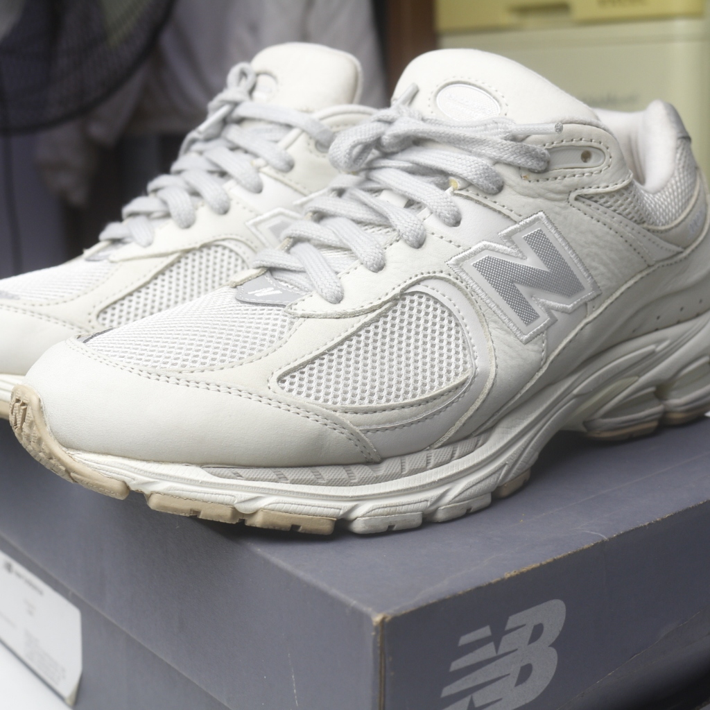 Sepatu New Balance 2002R Size 42 1/2 [Second] Original 100%