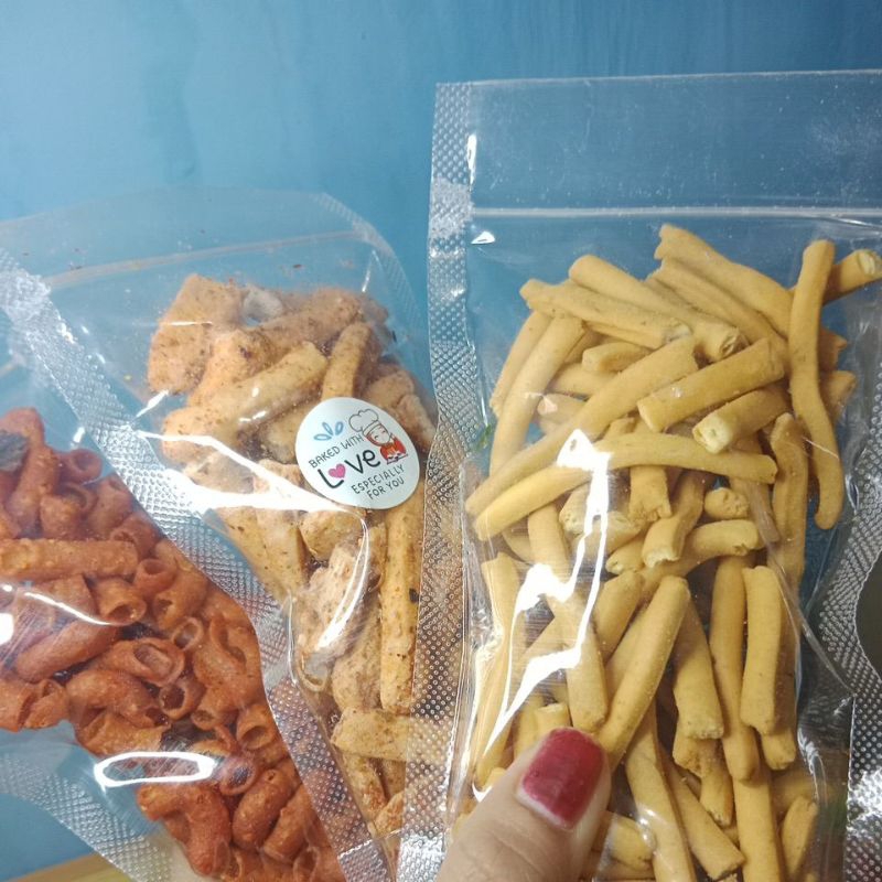 

makaroni , stik bawang dan basreng