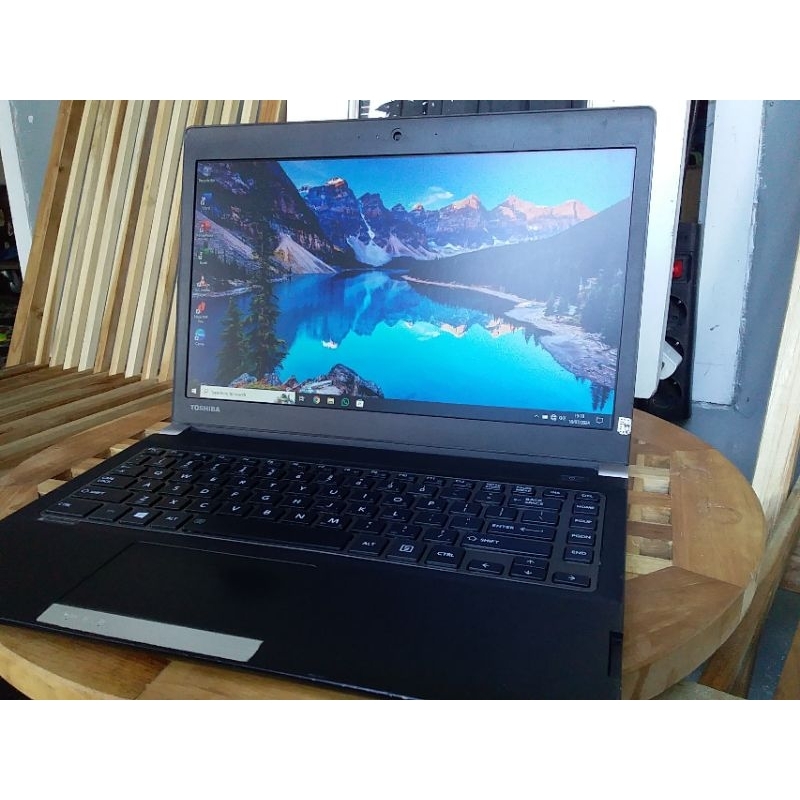 Laptop Toshiba Dynabook R734/K i5-4300M/8GB/SSD 256GB Garansi Semarang