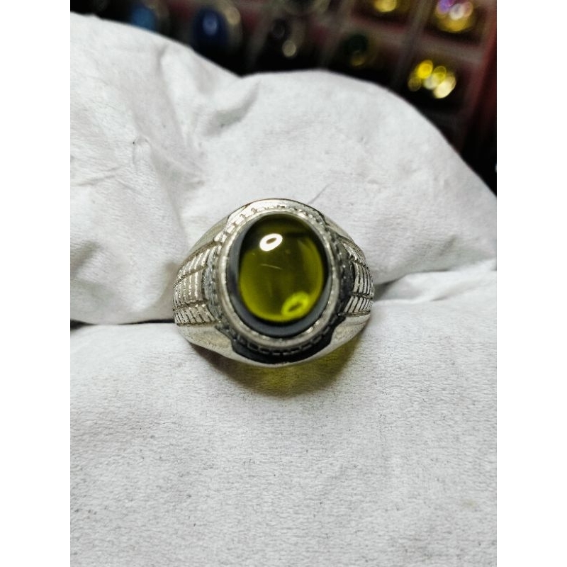 cincin batu hijau peridot